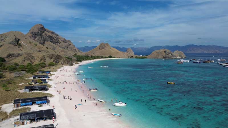 Labuan-Bajo-to-Komodo-Island-Ferry-Schedule,-Cost-&-Tips