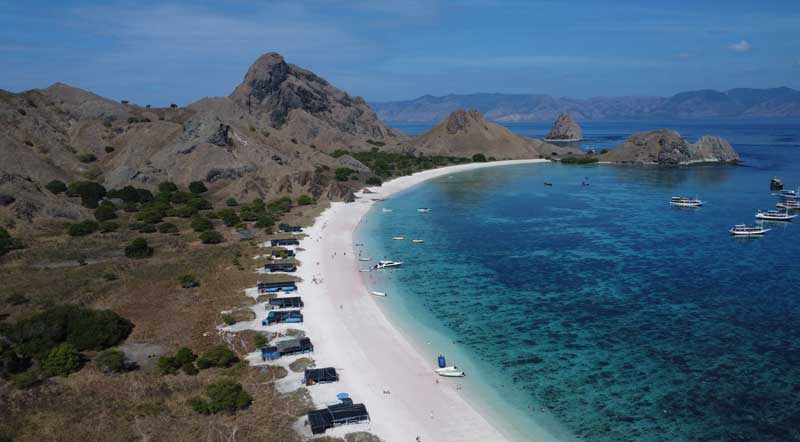 Best-Time-to-Visit-Labuan-Bajo-&-Komodo-(Season-Guide-2025–2026)-wallpaper