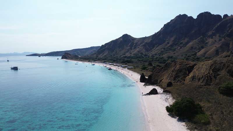 How-to-Get-to-Komodo-Island-Flight,-Boat,-and-Travel-Options-Wallpaper