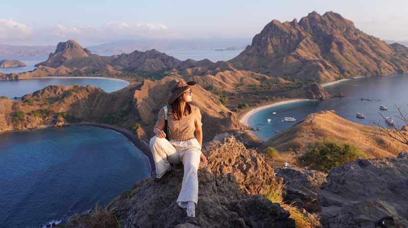 Things-to-do-in-Padar-Island-A-Journey-to-Jurassic-Park-wallpaper-HD