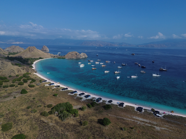 How-to-Get-to-Labuan-Bajo-Beach-Easy-Ways-wallpaper