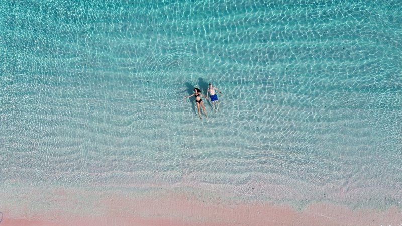 The-difference-between-Pink-Beach-Komodo-and-Long-Beach-Padar-wallpaper