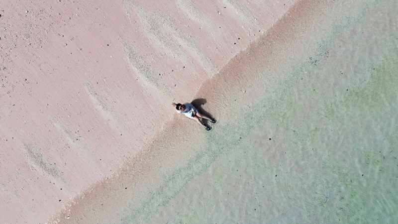 The-difference-between-Pink-Beach-Komodo-and-Long-Beach-Padar